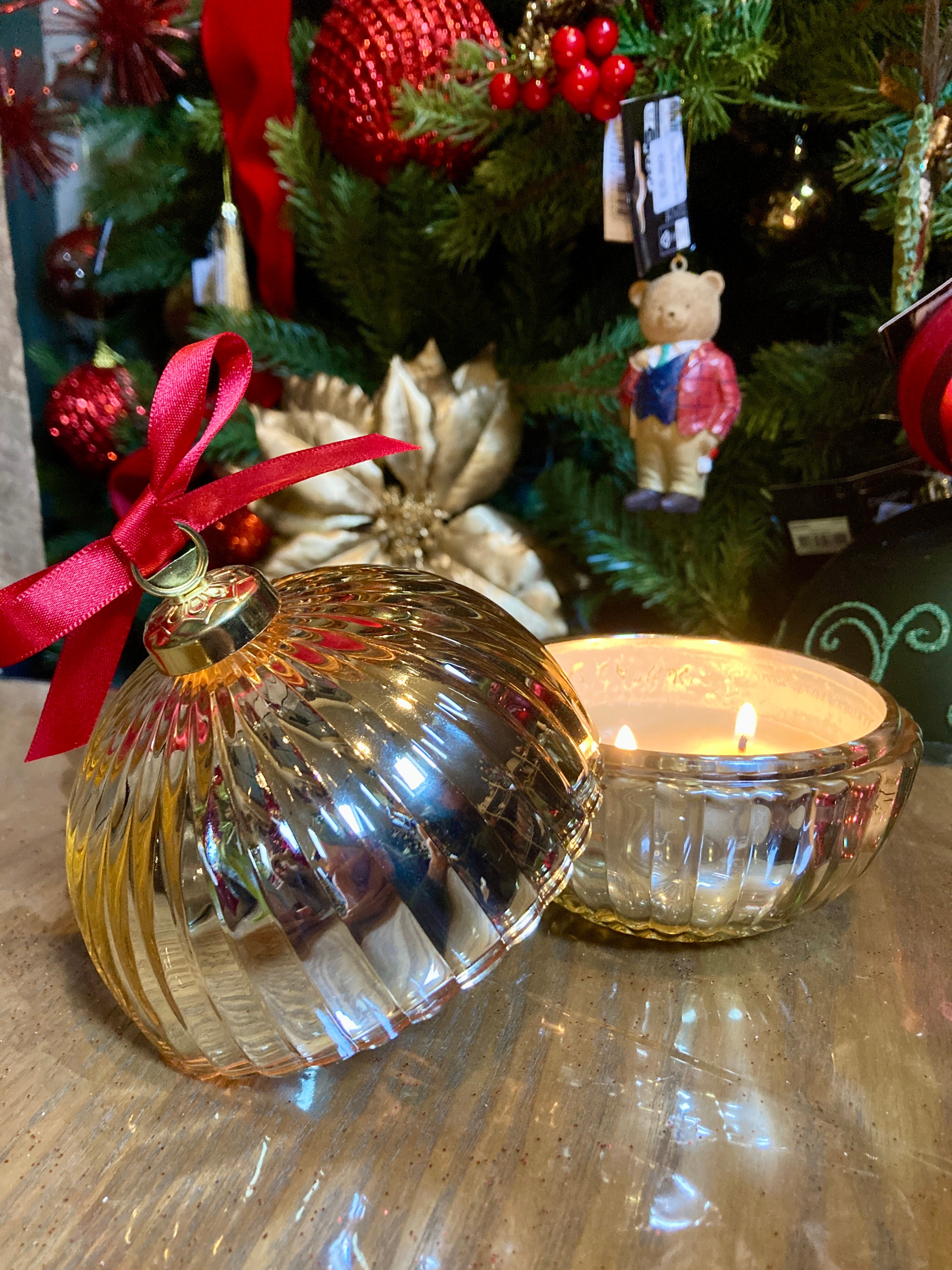 Limited Edition Gold Bauble Candle 30cl
