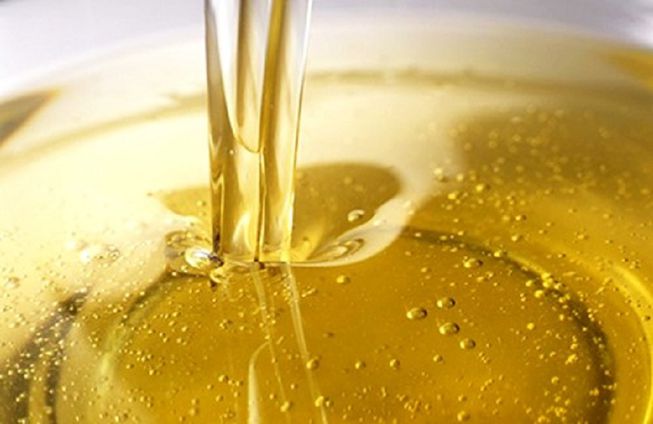 Moisturiser vs Facial Oil