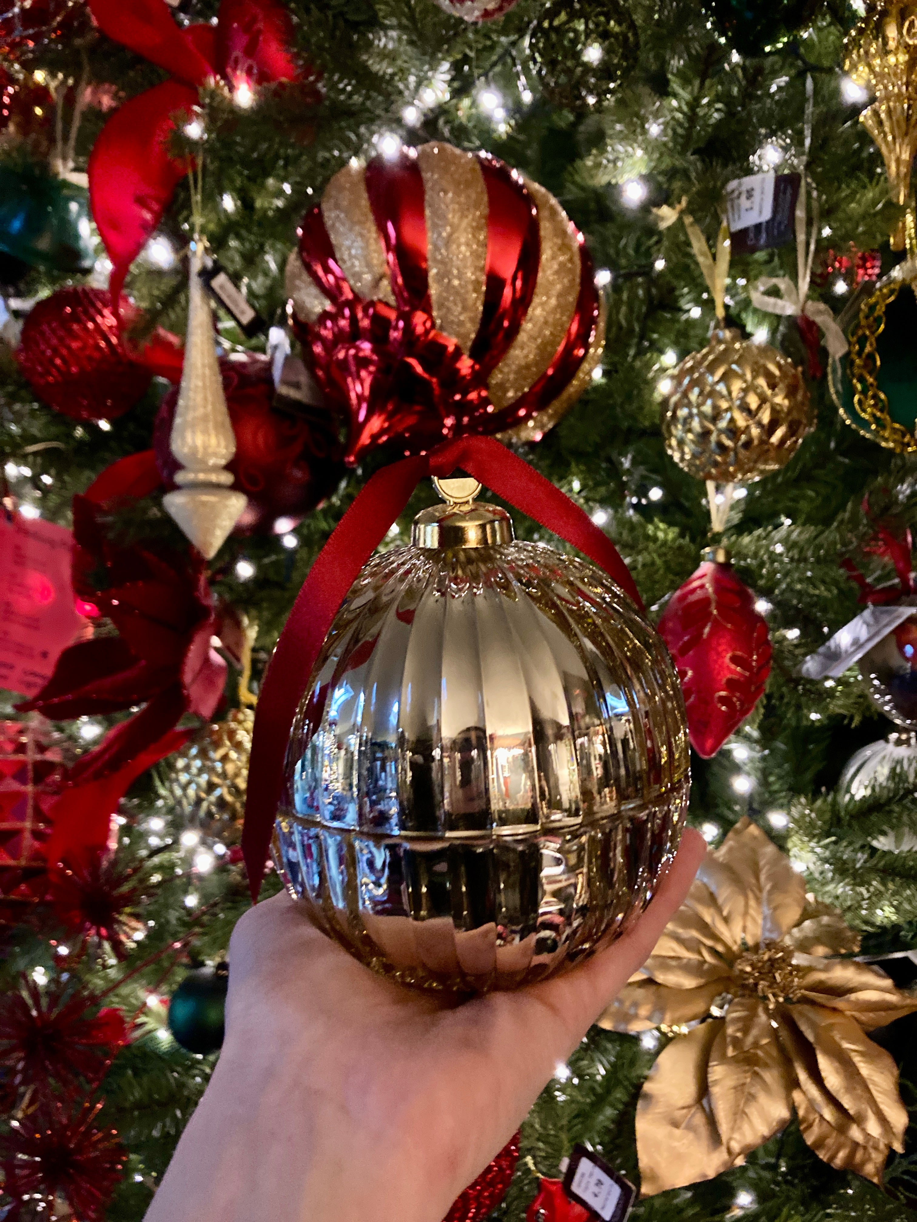 Limited Edition Gold Bauble Candle 30cl