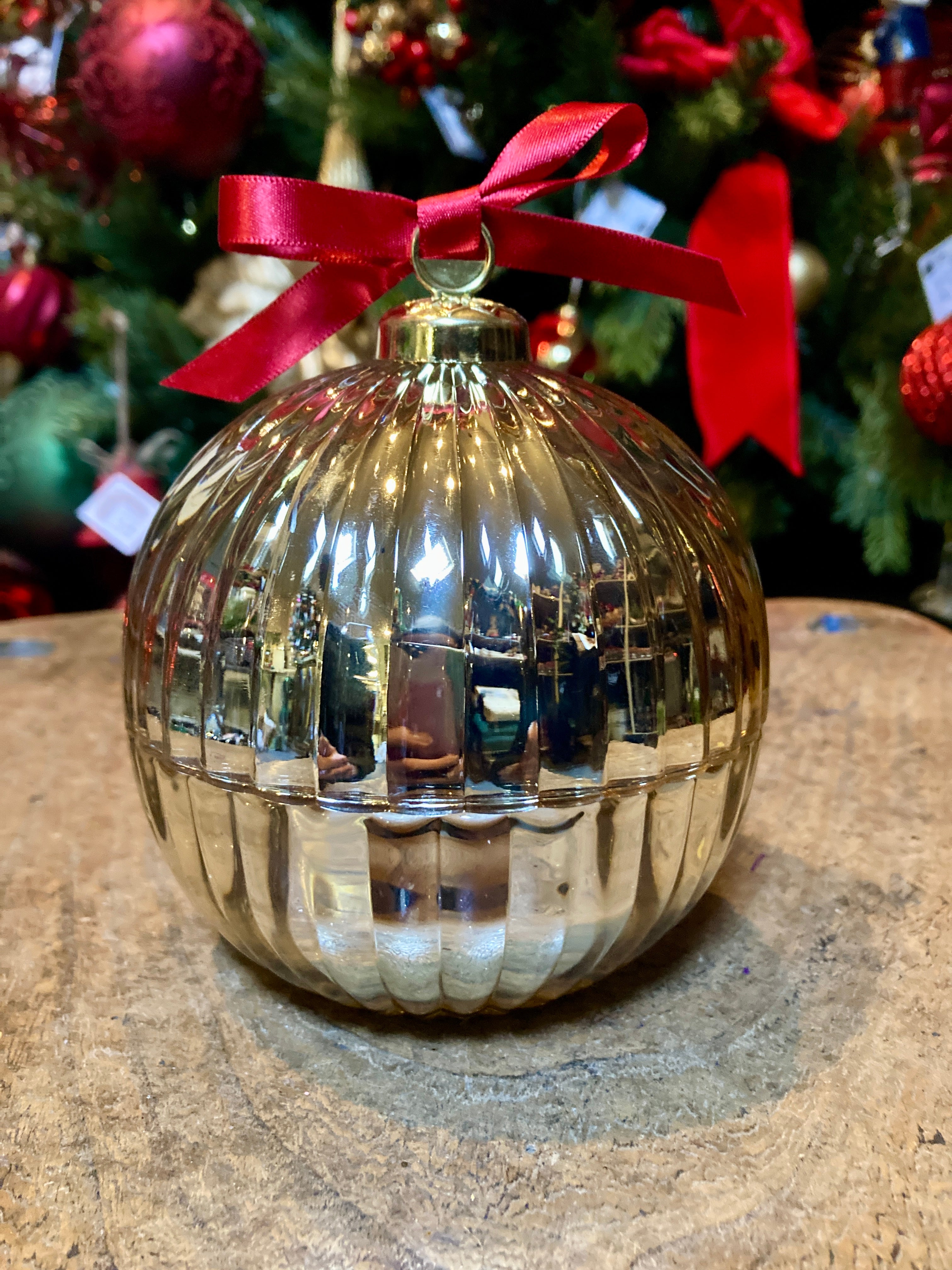 Limited Edition Gold Bauble Candle 30cl
