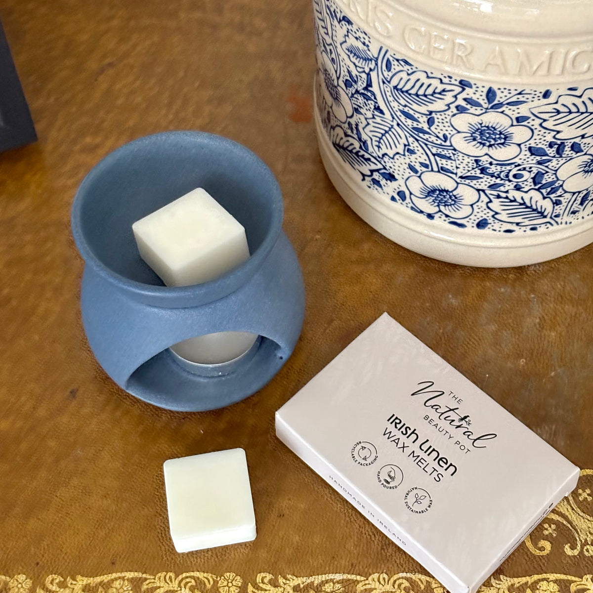 Irish Linen Wax Melts but The Natural Beauty Pot along with Wax Melt burner