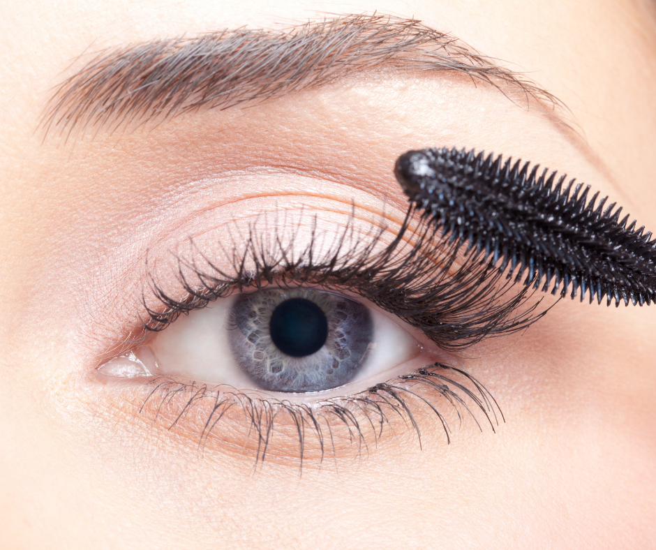 Natural aloe vera mascara made with sustainable bamboo packaging for sensitive eyes
